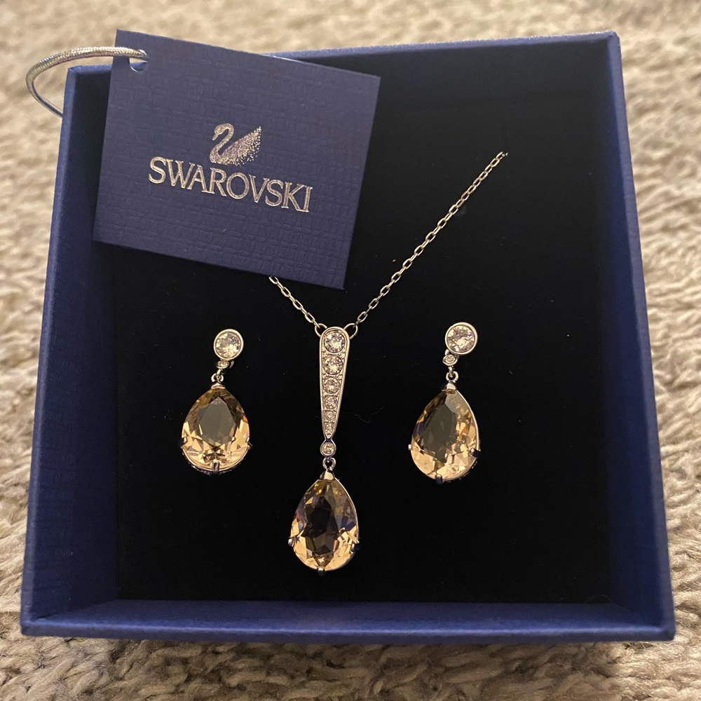 Swarovski Vintage Necklace/Earrings Set - blush/silver (NWT)